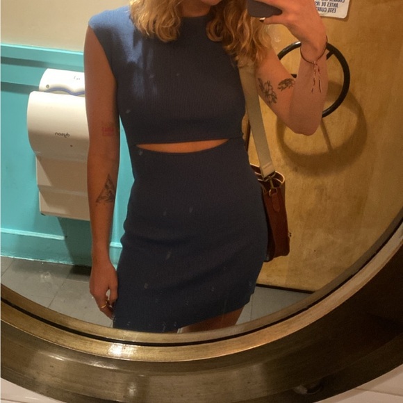 Aritzia dress - size small - Picture 3 of 4